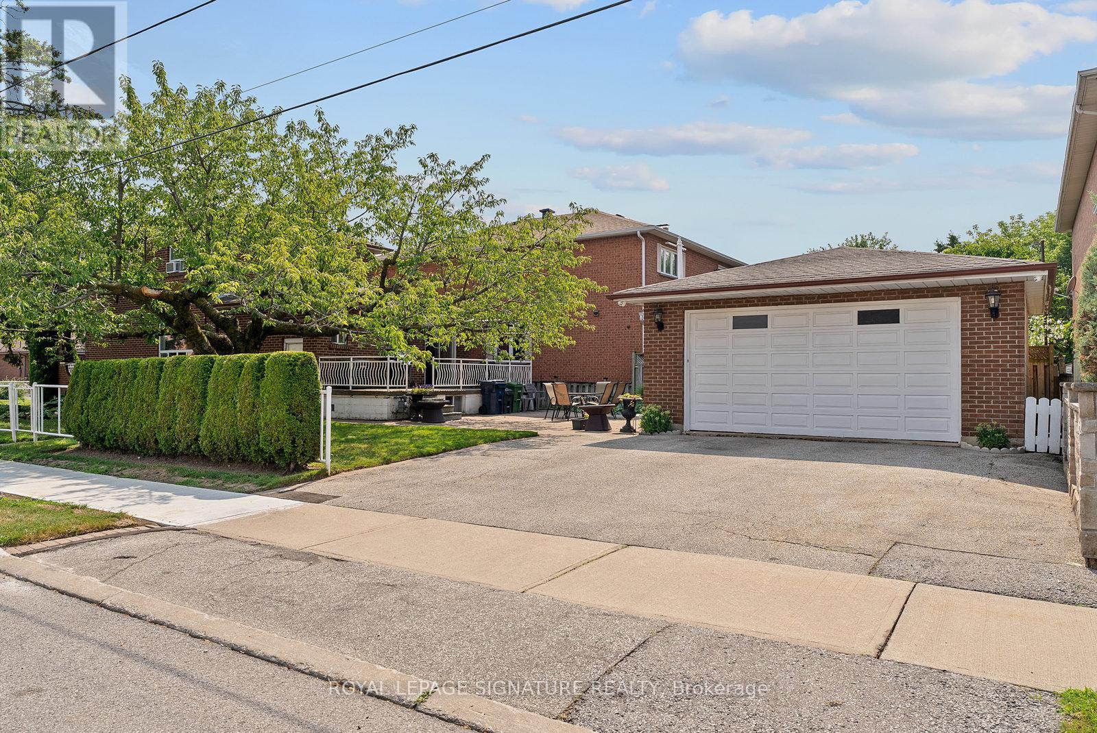 Photo 46 of 126 Harding Avenue, Toronto ON