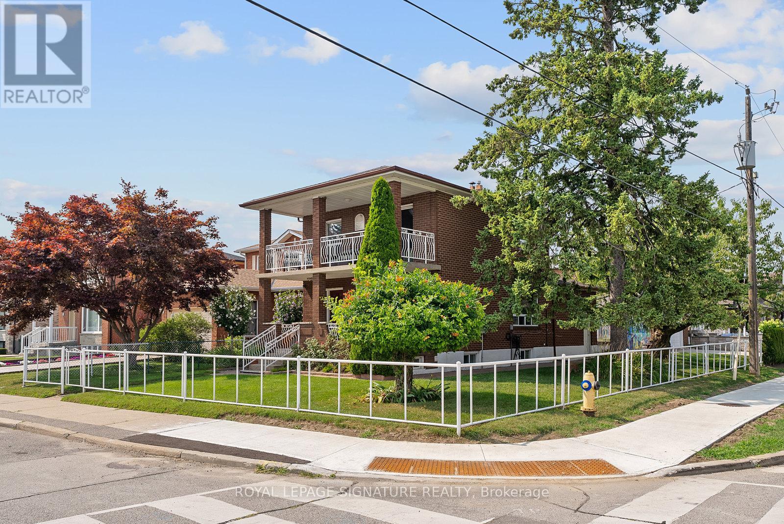 Photo 49 of 126 Harding Avenue, Toronto ON