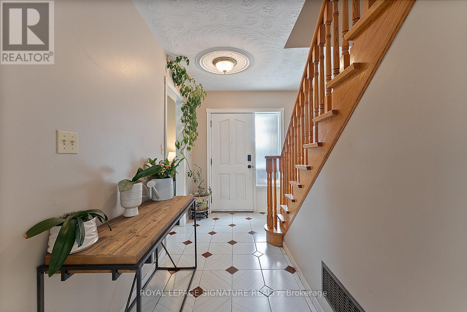 Photo 5 of 126 Harding Avenue, Toronto ON