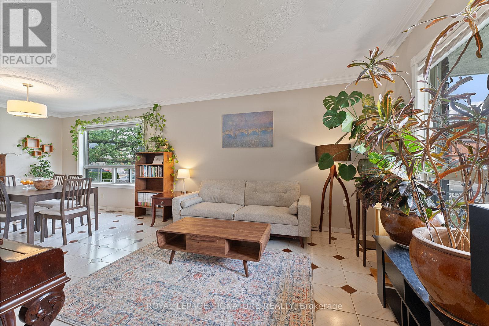 Photo 6 of 126 Harding Avenue, Toronto ON