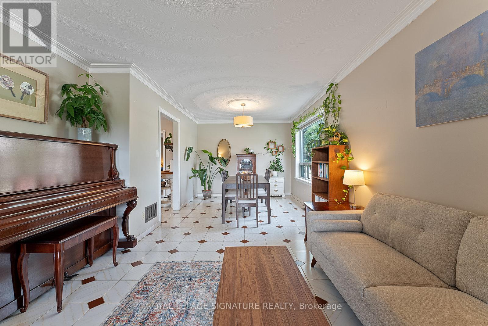 Photo 8 of 126 Harding Avenue, Toronto ON