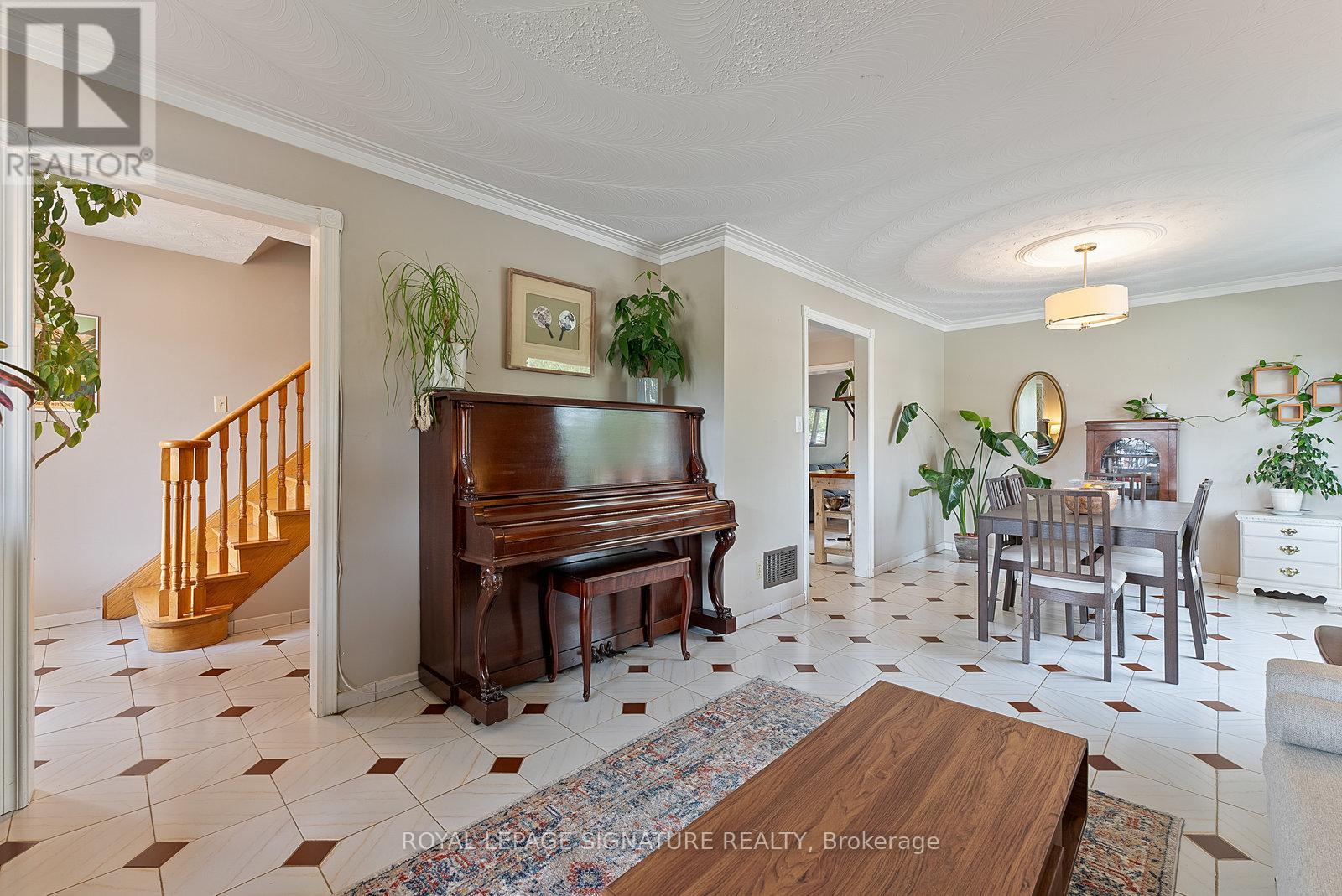 Photo 9 of 126 Harding Avenue, Toronto ON