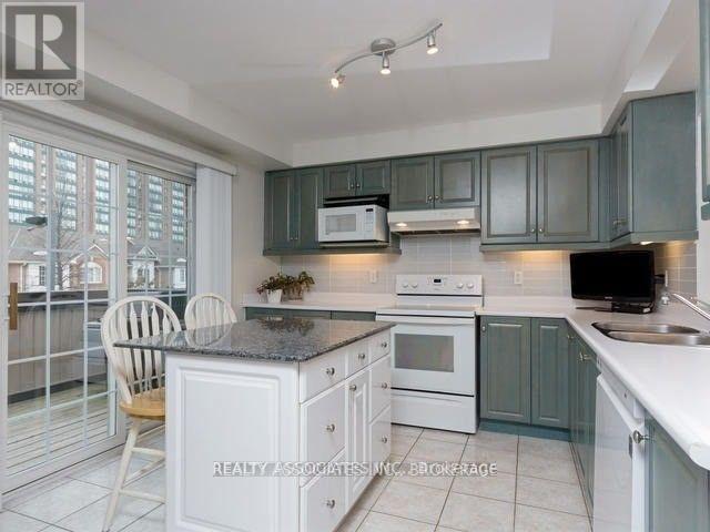 Photo 1 of 38 199 Hillcrest Avenue, Mississauga ON