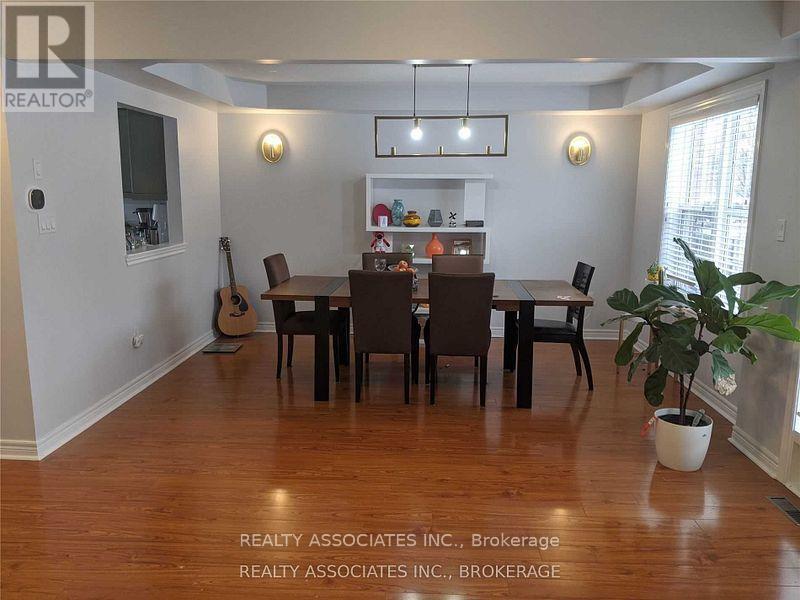 Photo 9 of 38 199 Hillcrest Avenue, Mississauga ON