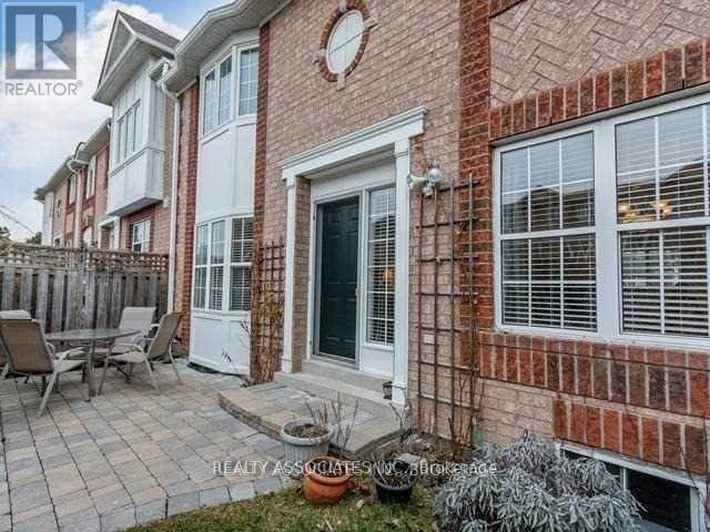 Photo 7 of 38 199 Hillcrest Avenue, Mississauga ON