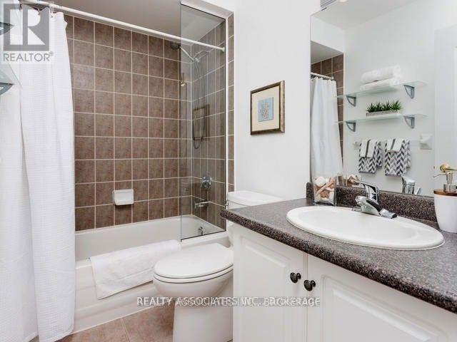 Photo 6 of 38 199 Hillcrest Avenue, Mississauga ON