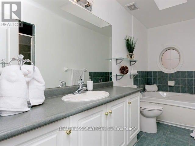 Photo 3 of 38 199 Hillcrest Avenue, Mississauga ON