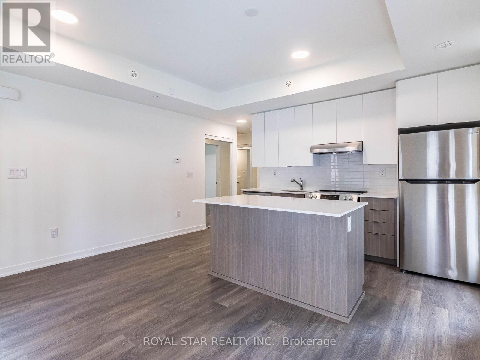Photo 10 of Q 101 155 Canon Jackson Drive, Toronto ON