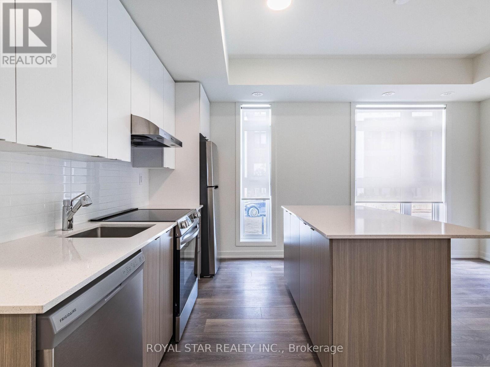 Photo 20 of Q 101 155 Canon Jackson Drive, Toronto ON