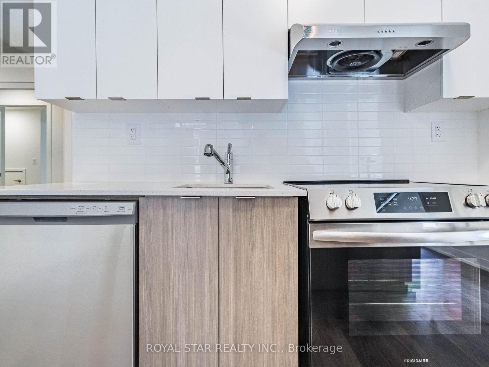 Photo 25 of Q 101 155 Canon Jackson Drive, Toronto ON