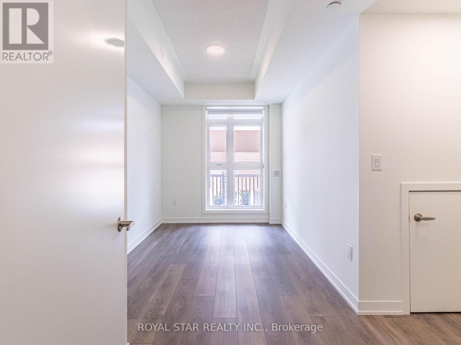 Photo 6 of Q 101 155 Canon Jackson Drive, Toronto ON