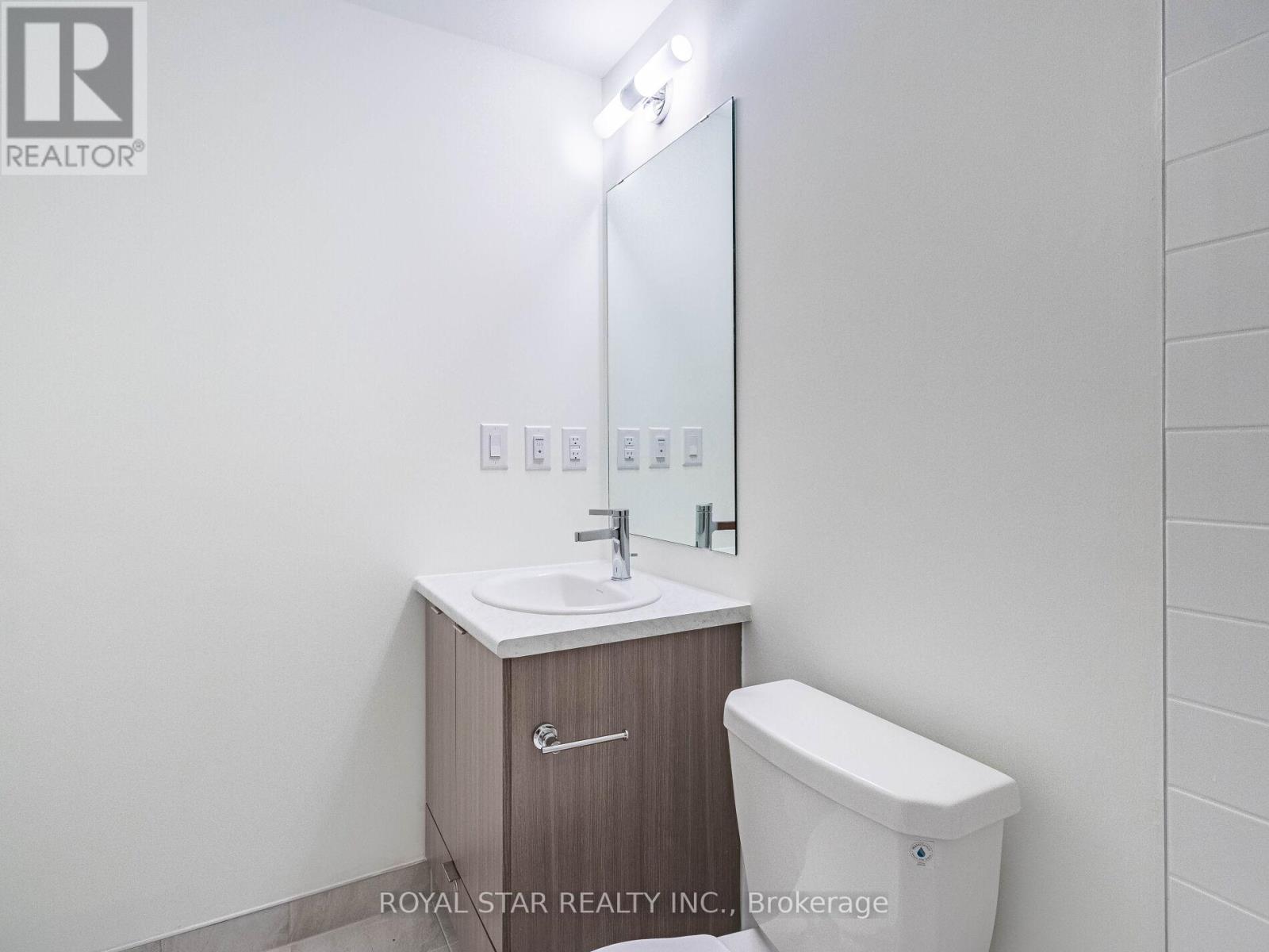 Photo 13 of Q 101 155 Canon Jackson Drive, Toronto ON