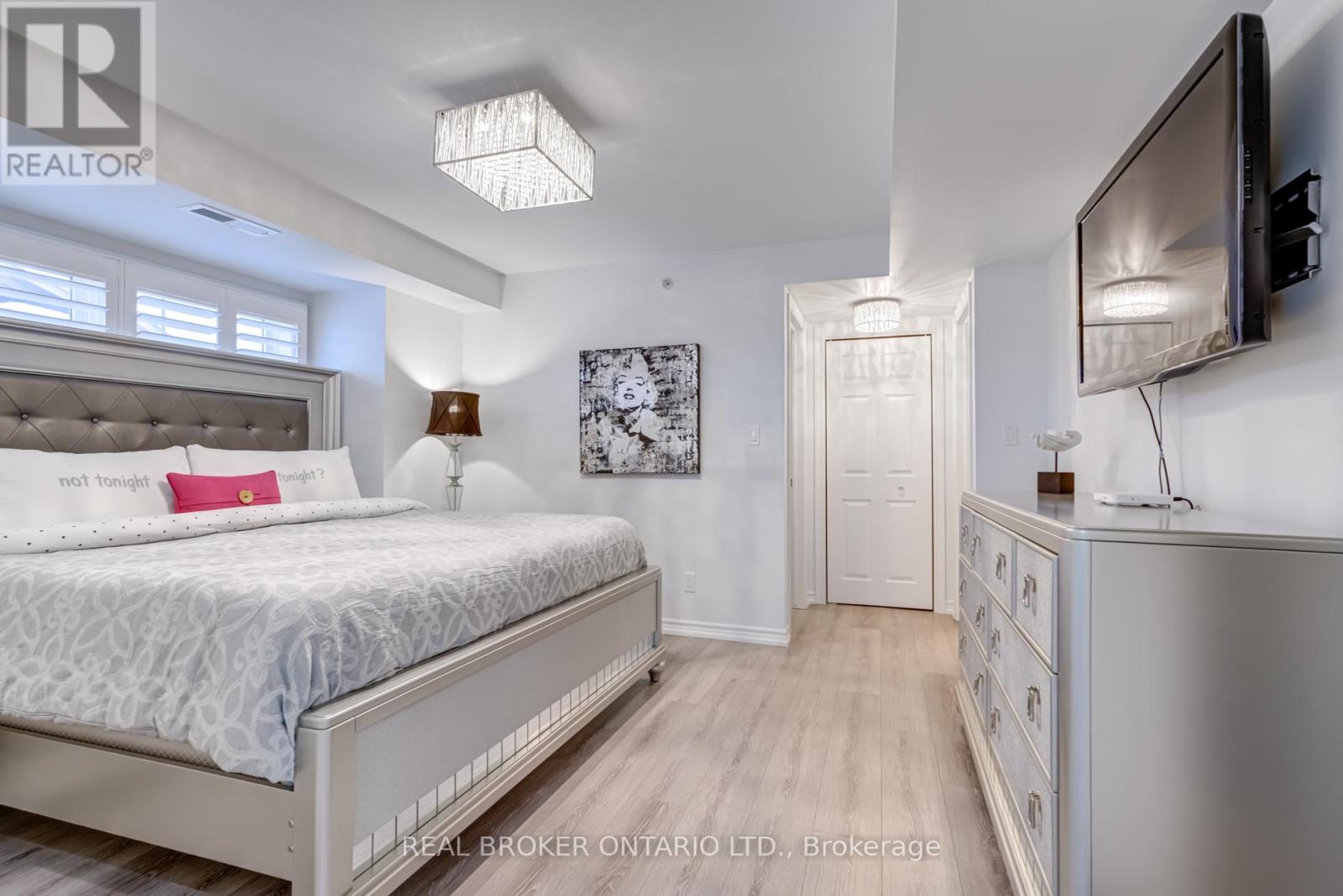 Photo 11 of 413 1460 Bishops Gate, Oakville ON