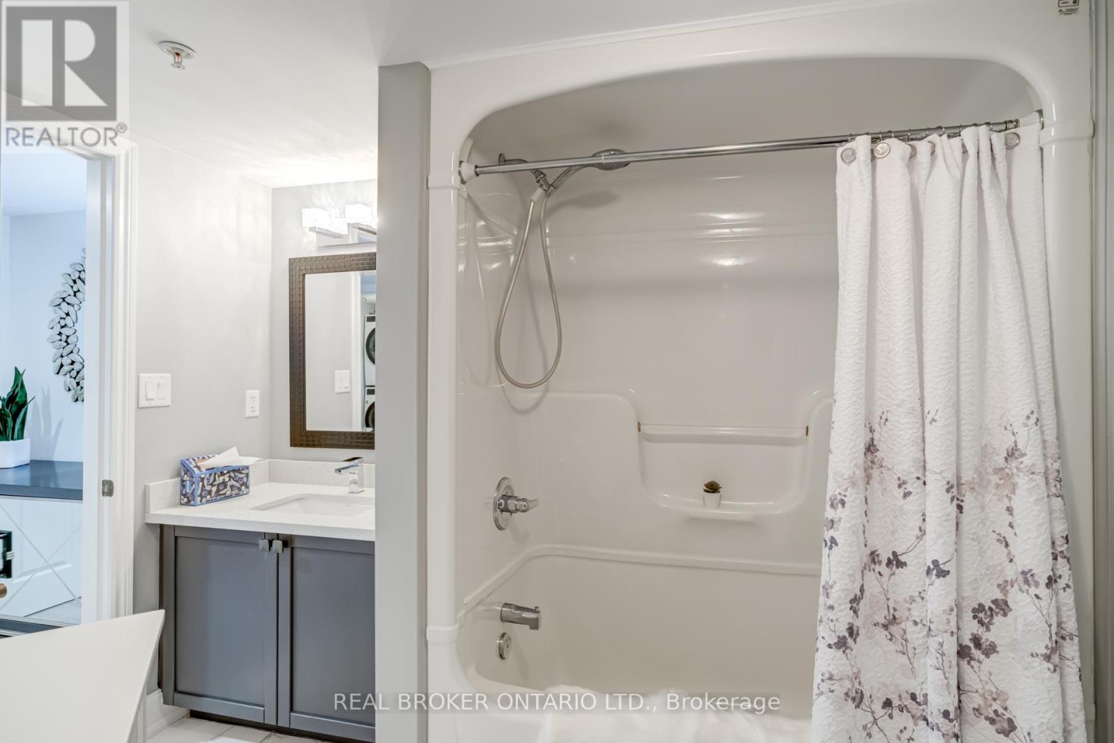 Photo 16 of 413 1460 Bishops Gate, Oakville ON