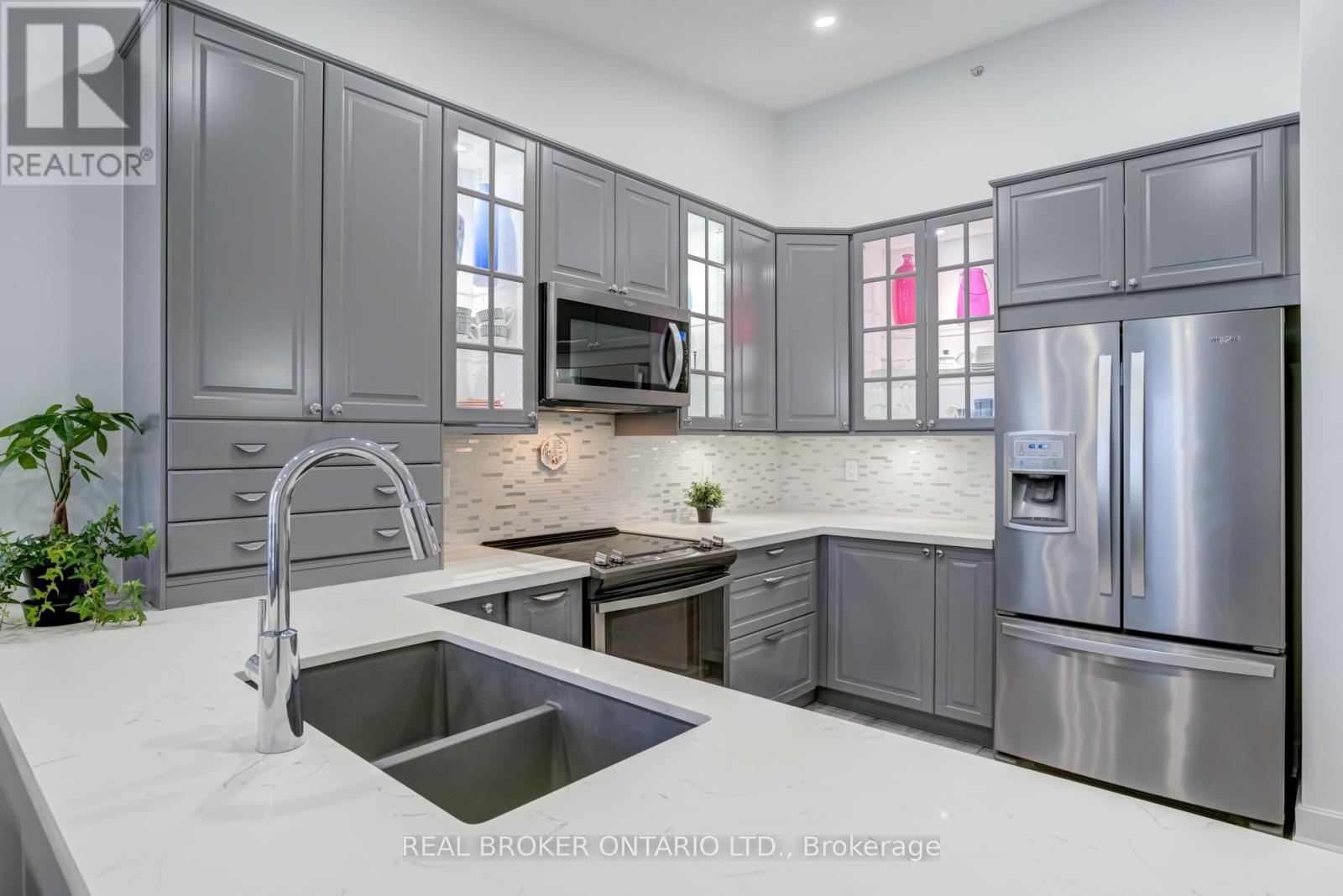 Photo 6 of 413 1460 Bishops Gate, Oakville ON