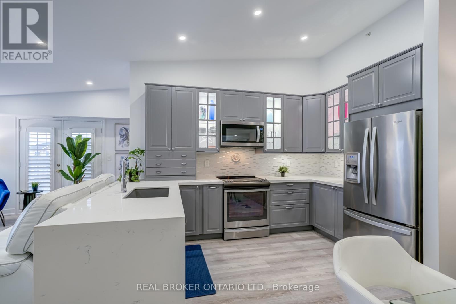 Photo 7 of 413 1460 Bishops Gate, Oakville ON