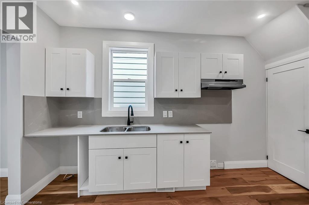 Photo 12 of 193 Glendale Avenue N, Hamilton ON