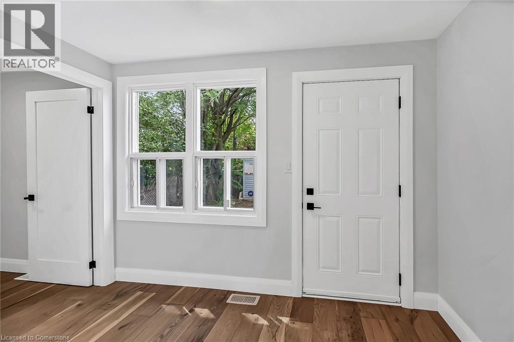Photo 17 of 193 Glendale Avenue N, Hamilton ON