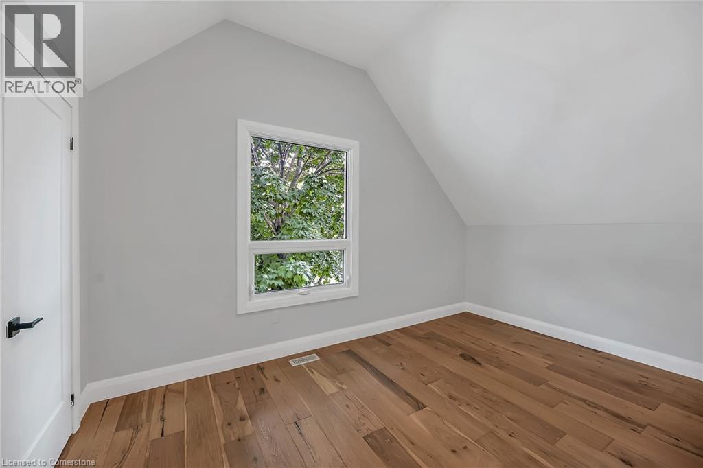 Photo 20 of 193 Glendale Avenue N, Hamilton ON