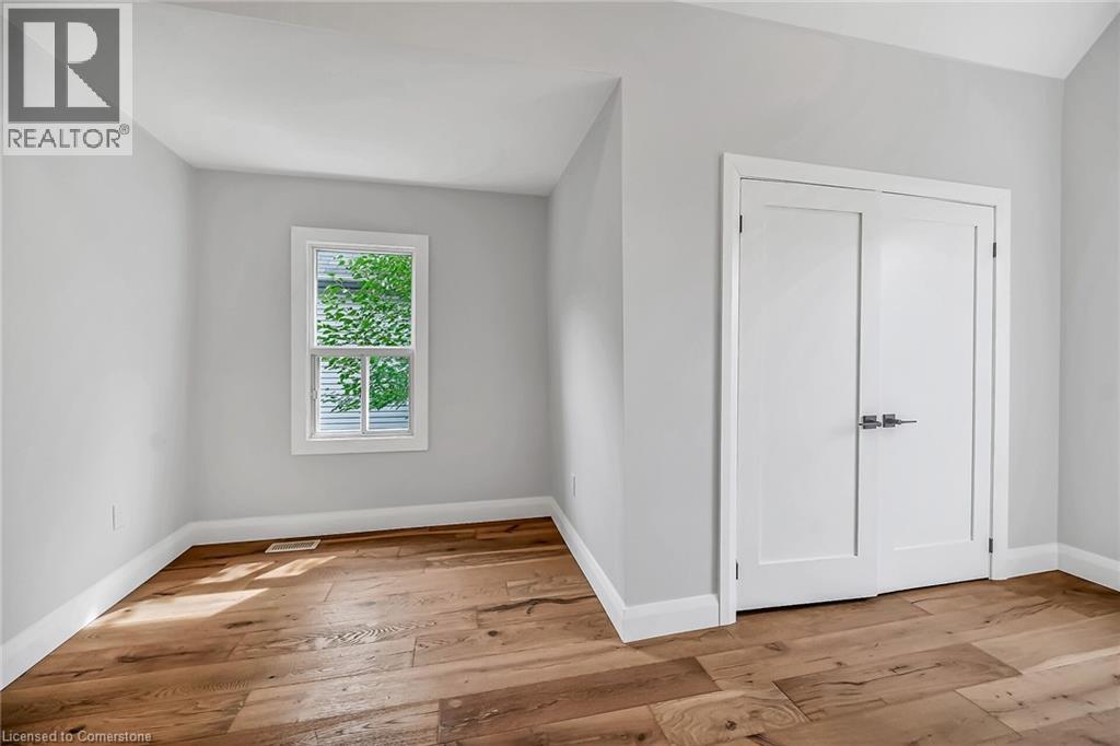 Photo 23 of 193 Glendale Avenue N, Hamilton ON