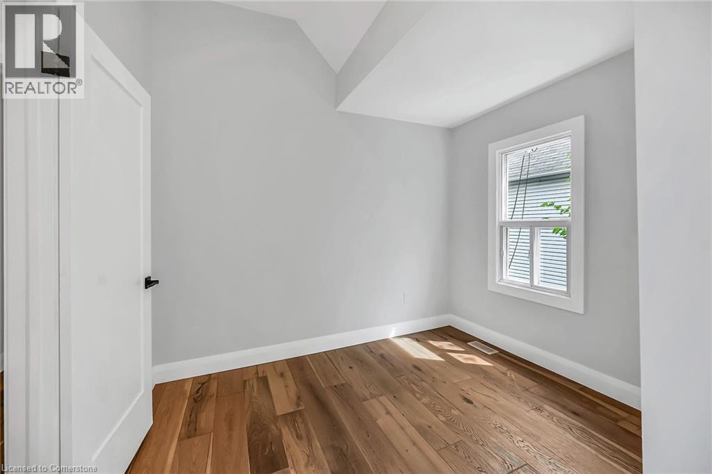 Photo 24 of 193 Glendale Avenue N, Hamilton ON