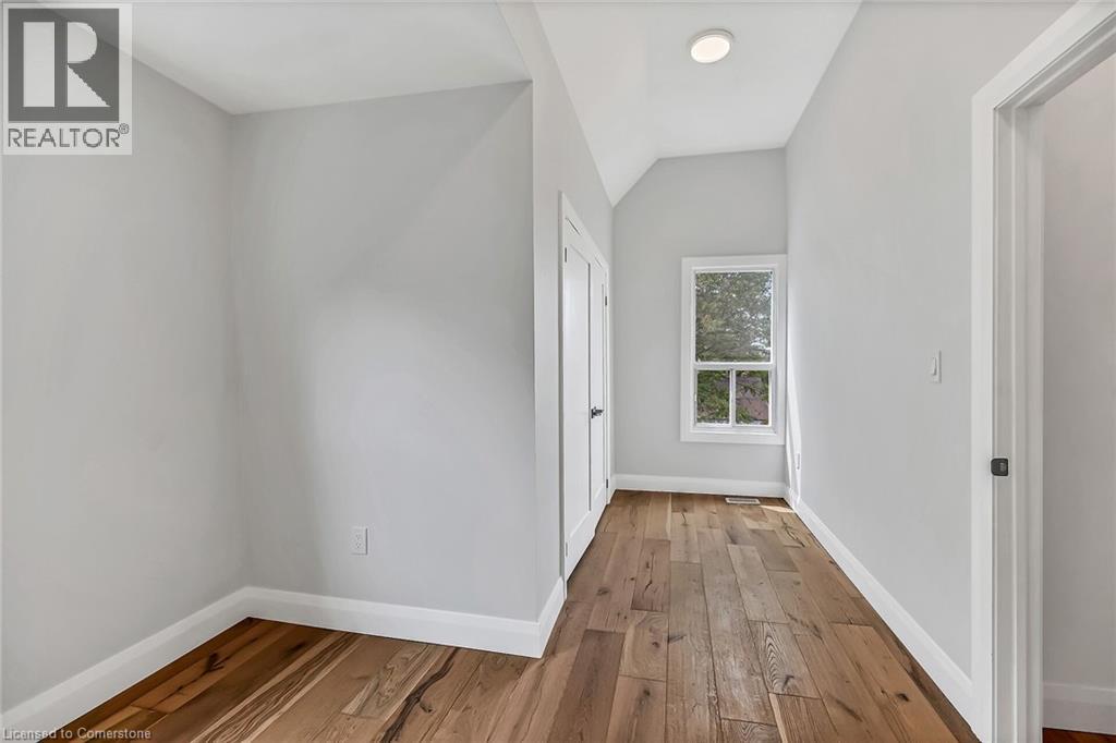 Photo 25 of 193 Glendale Avenue N, Hamilton ON