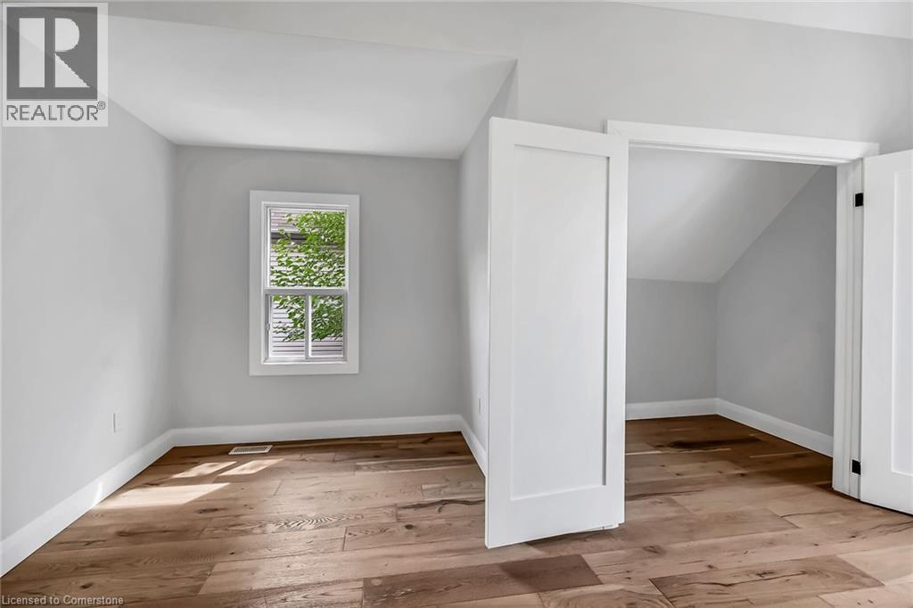 Photo 26 of 193 Glendale Avenue N, Hamilton ON