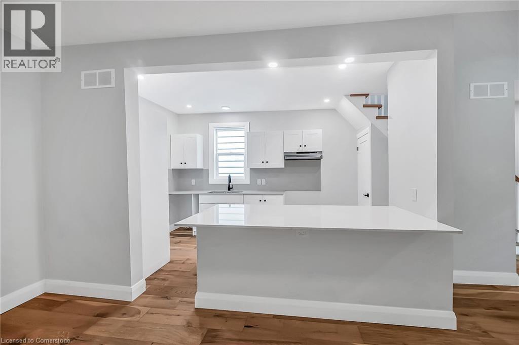 Photo 9 of 193 Glendale Avenue N, Hamilton ON