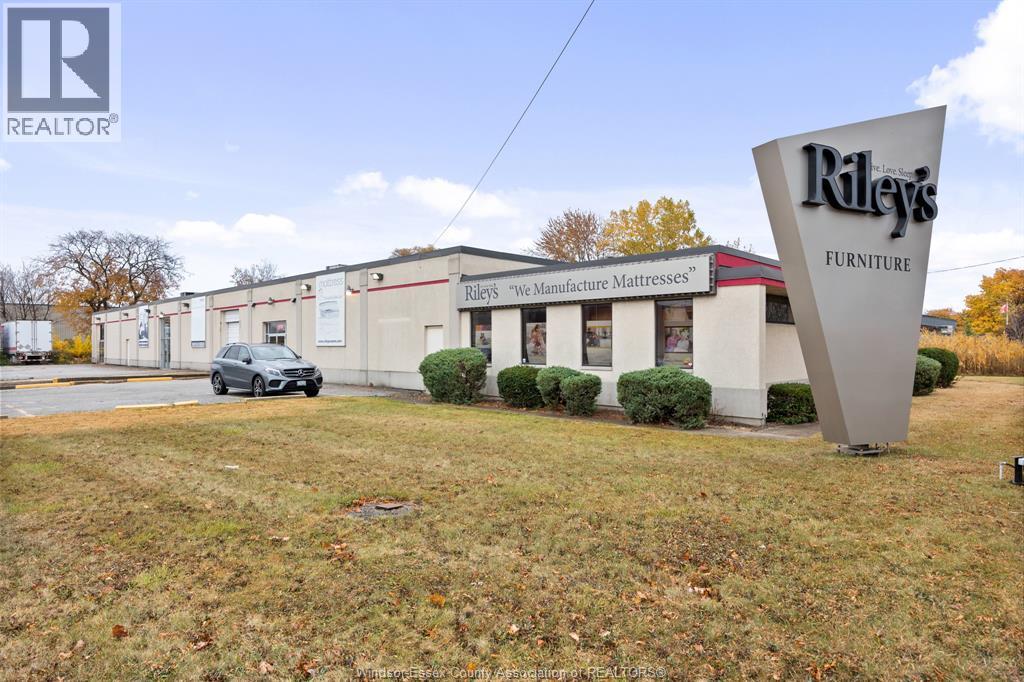 Photo 7 of 2570 Ouellette Avenue, Windsor ON