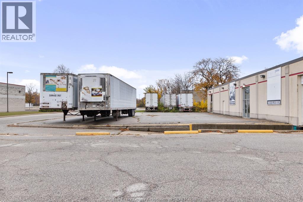 Photo 8 of 2570 Ouellette Avenue, Windsor ON