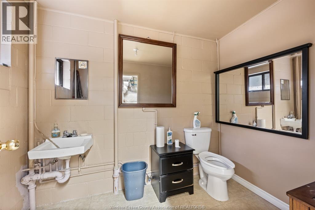Photo 14 of 2570 Ouellette Avenue, Windsor ON