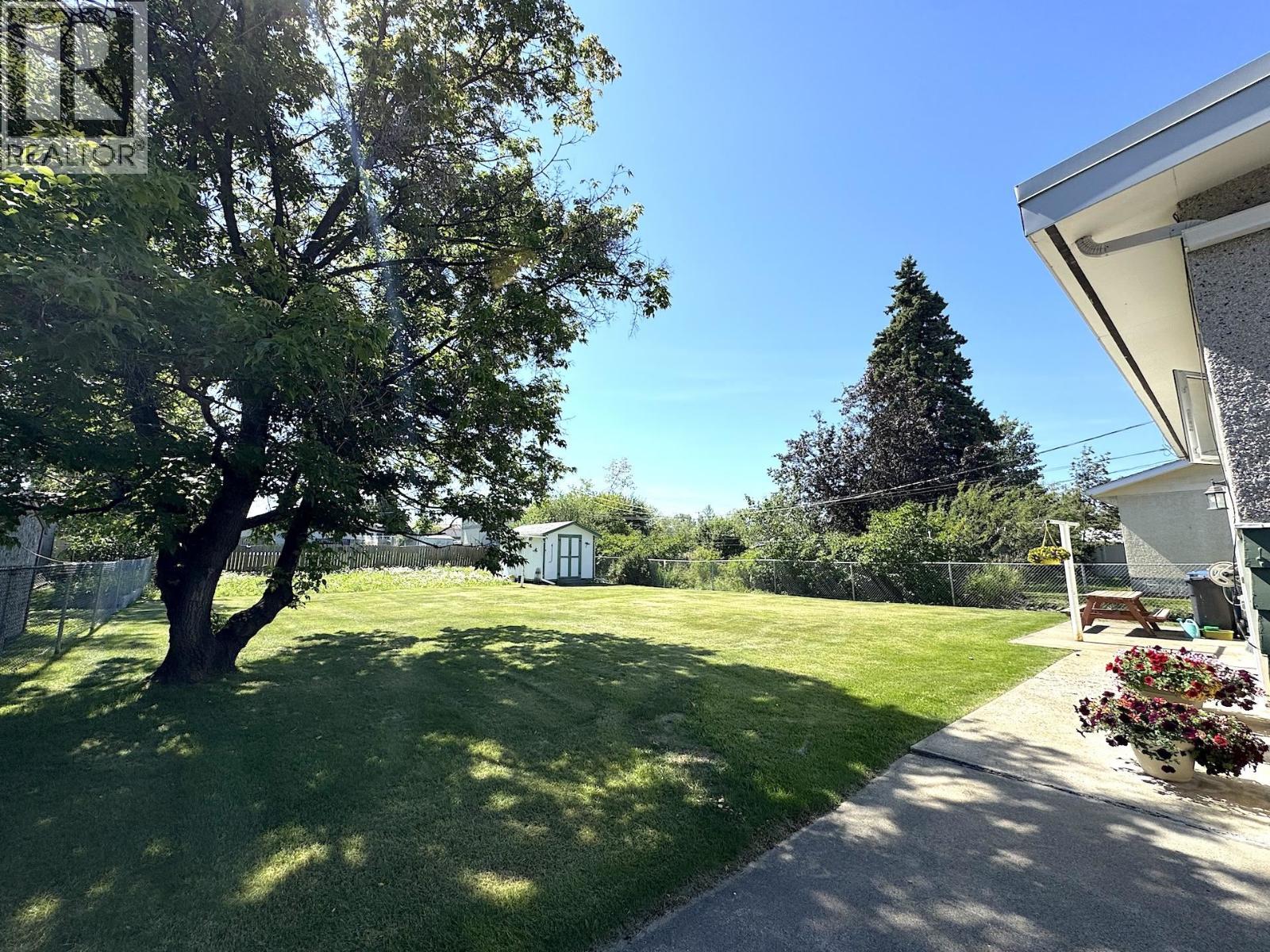 Photo 11 of 9703 112 Avenue, Fort St John BC