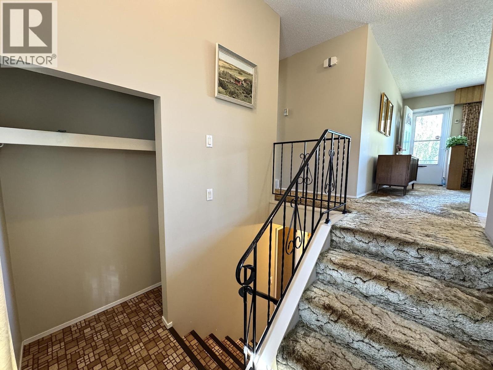 Photo 6 of 9703 112 Avenue, Fort St John BC