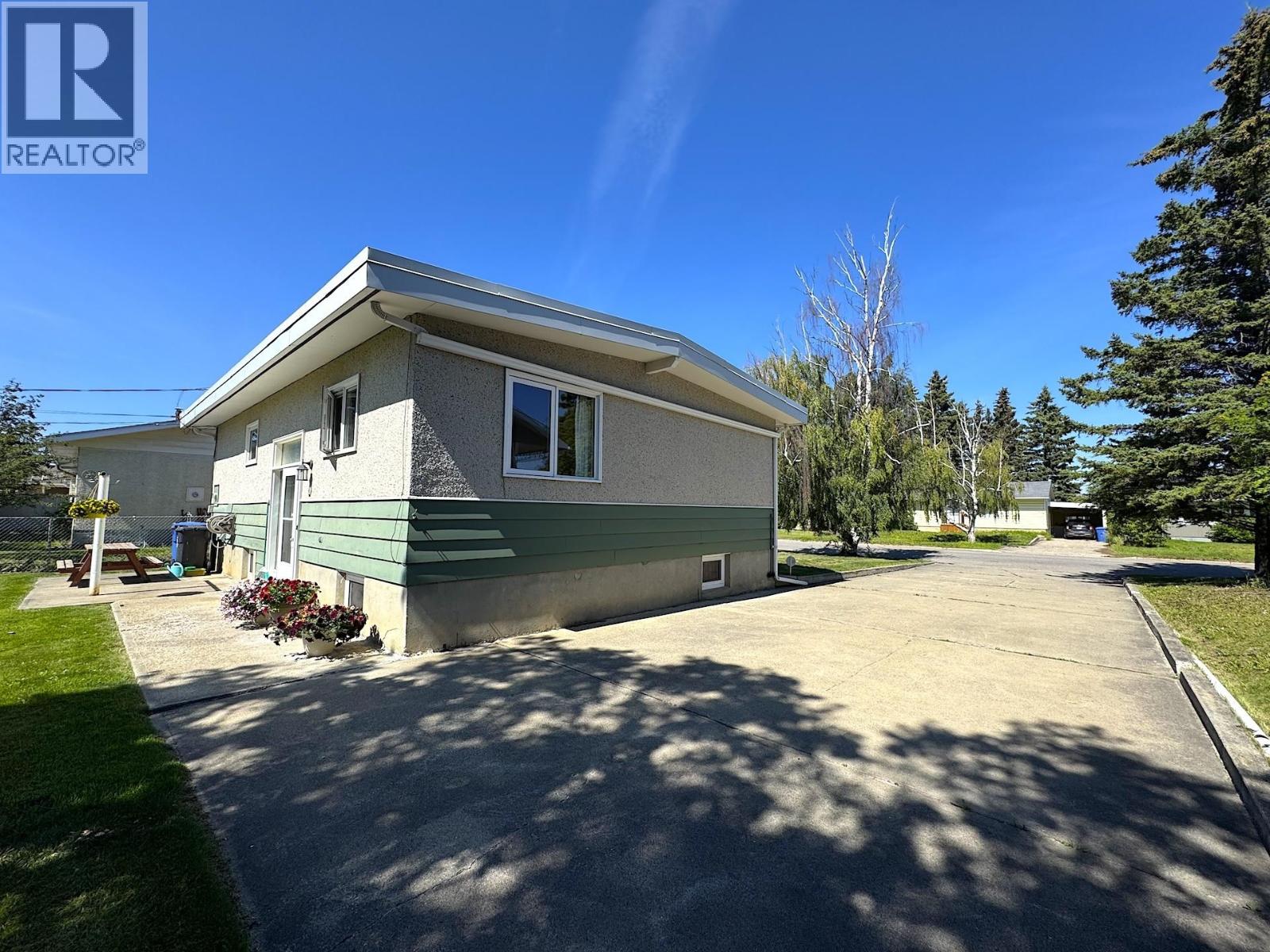 Photo 14 of 9703 112 Avenue, Fort St John BC