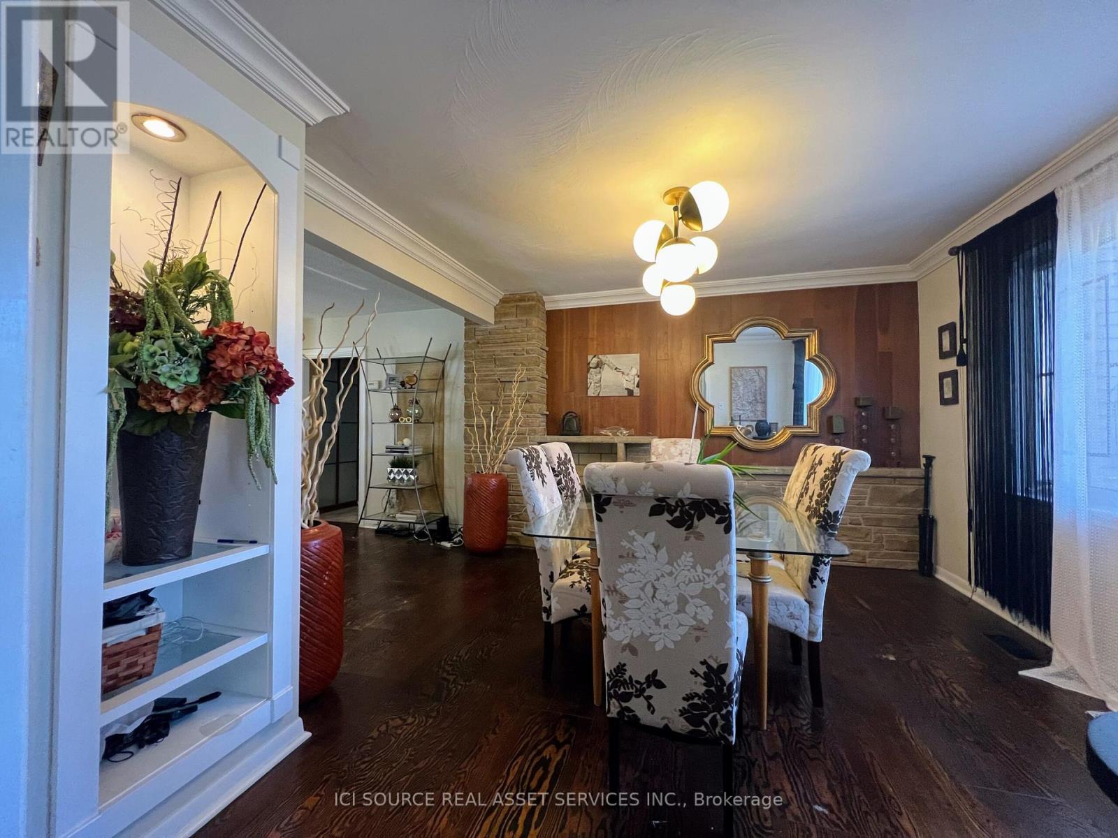 Photo 10 of 75 Shilton Road, Toronto ON