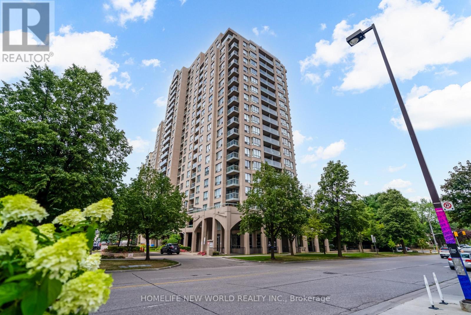 Photo 3 of 210 28 Empress Avenue, Toronto ON