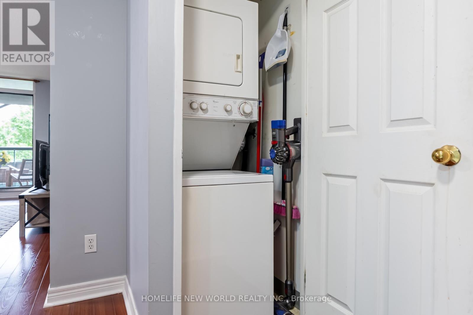 Photo 15 of 210 28 Empress Avenue, Toronto ON