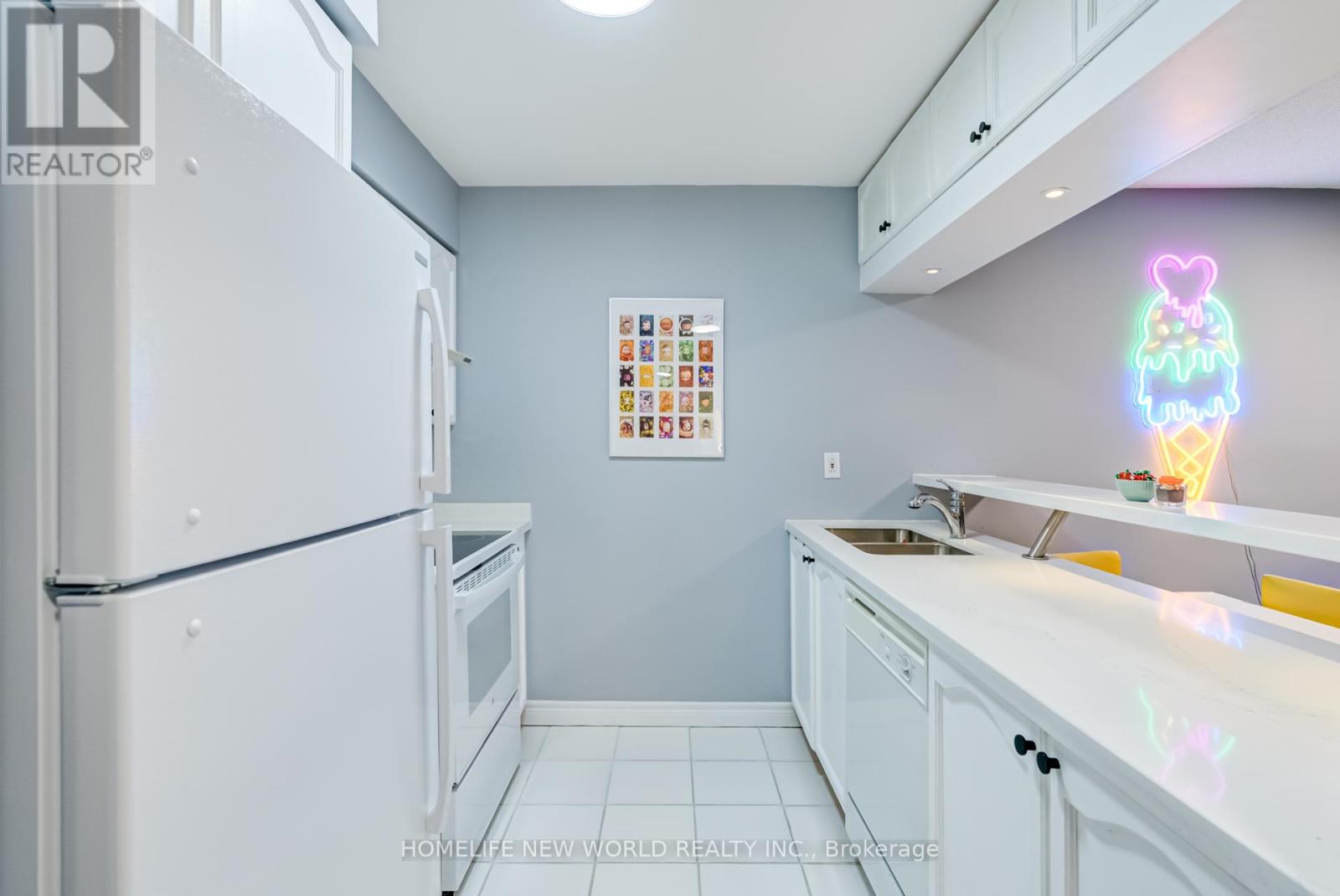 Photo 5 of 210 28 Empress Avenue, Toronto ON