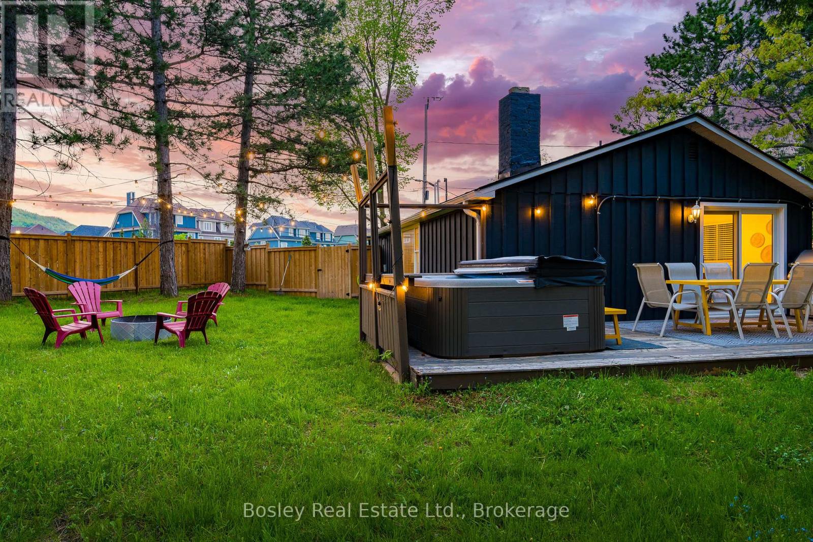 Photo 6 of 102 Helen Street, Blue Mountains ON