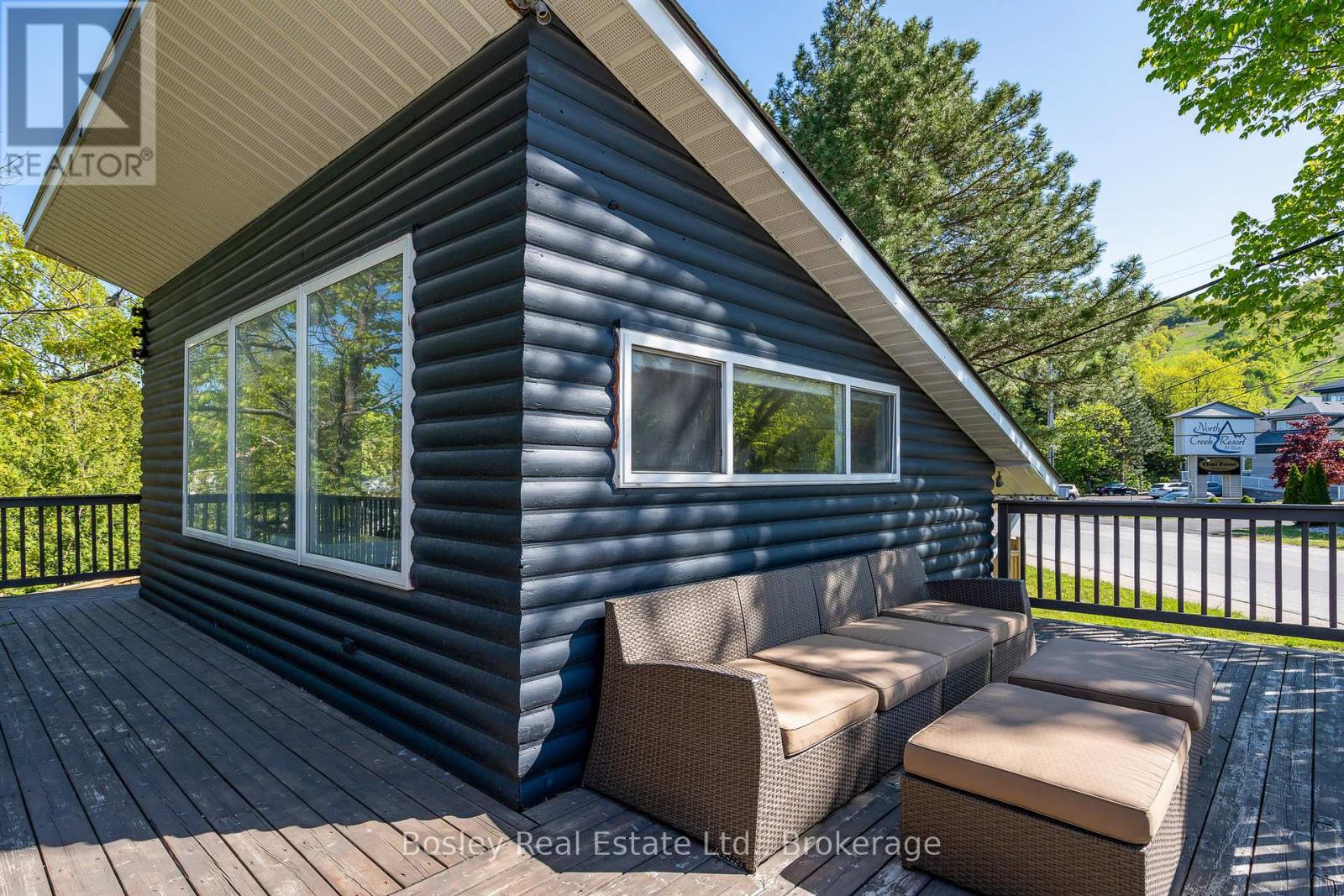 Photo 15 of 102 Helen Street, Blue Mountains ON