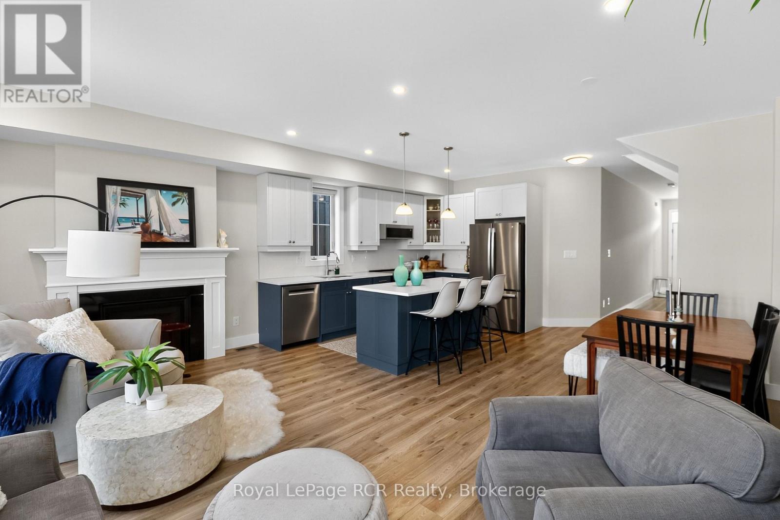 Photo 11 of 130 Courtland Street, Blue Mountains ON