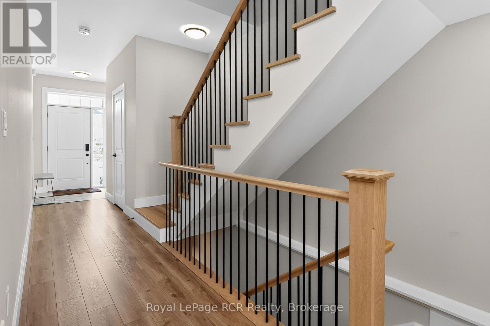 Photo 15 of 130 Courtland Street, Blue Mountains ON
