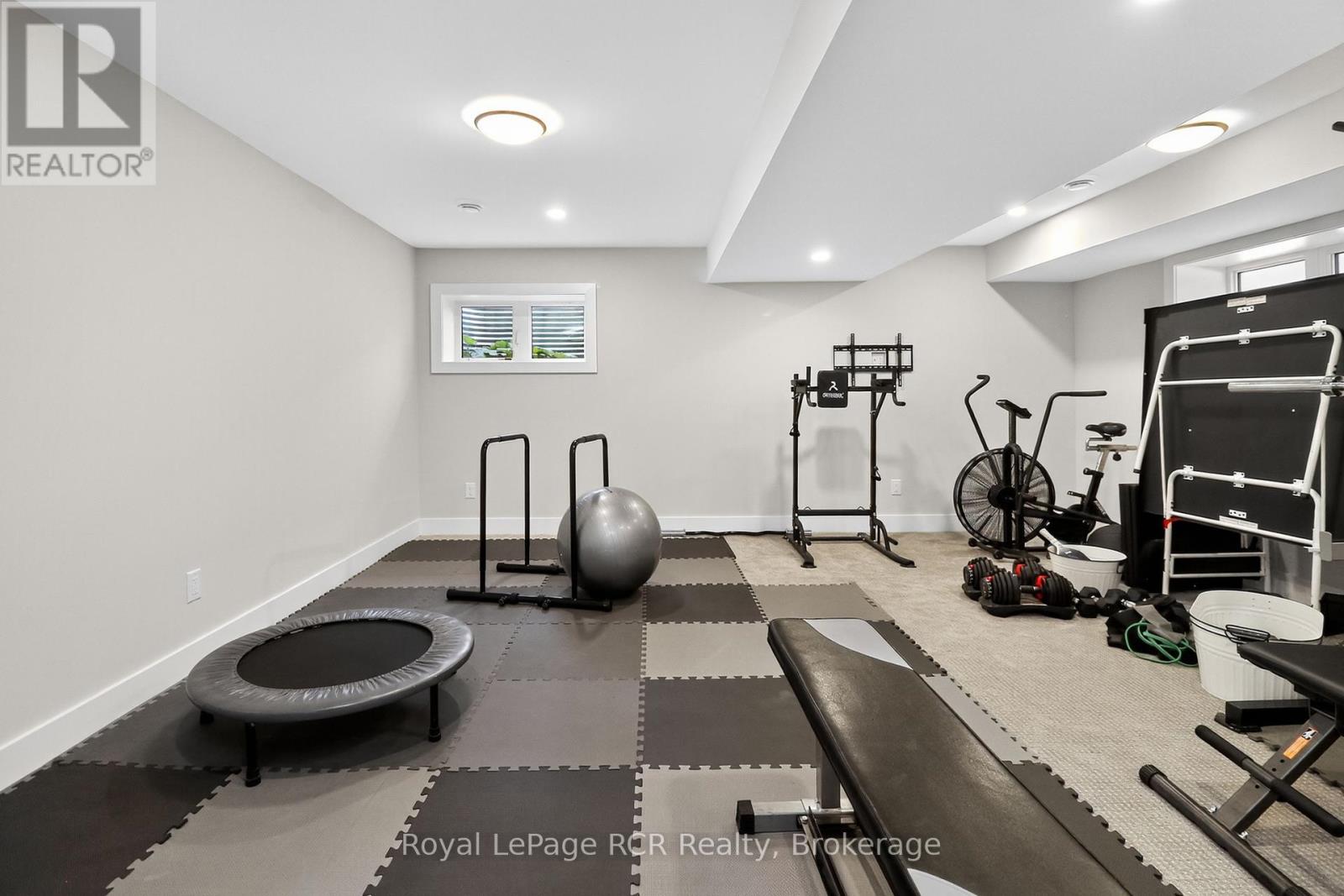 Photo 25 of 130 Courtland Street, Blue Mountains ON