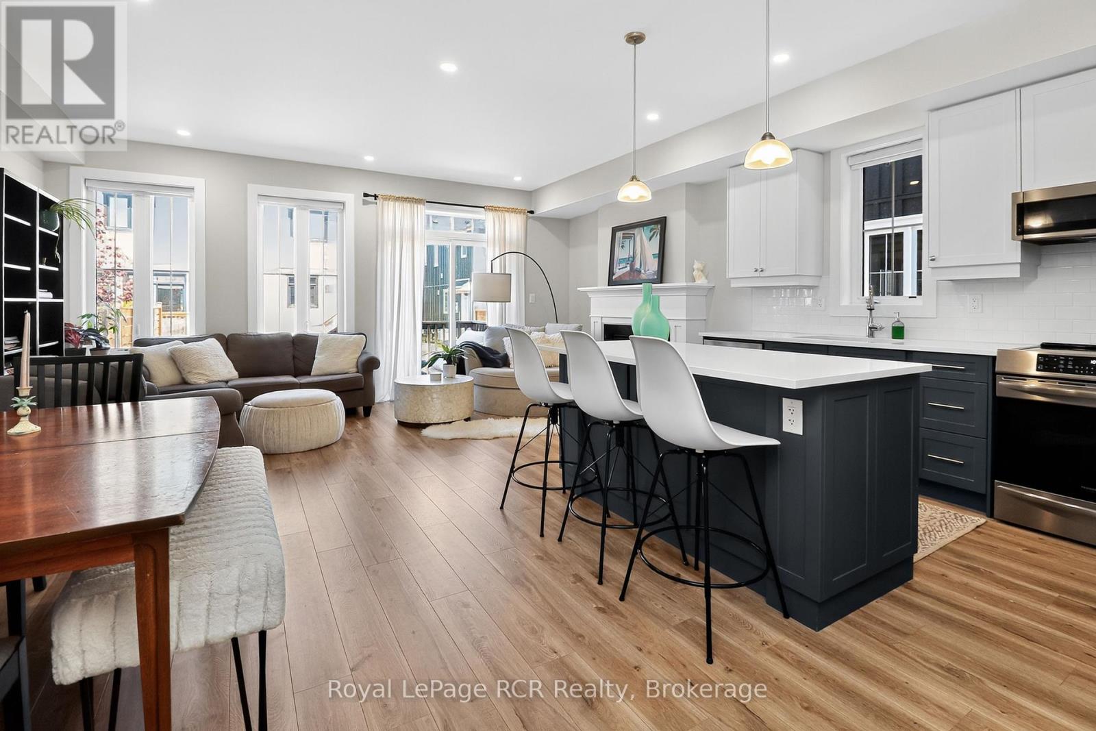 Photo 3 of 130 Courtland Street, Blue Mountains ON