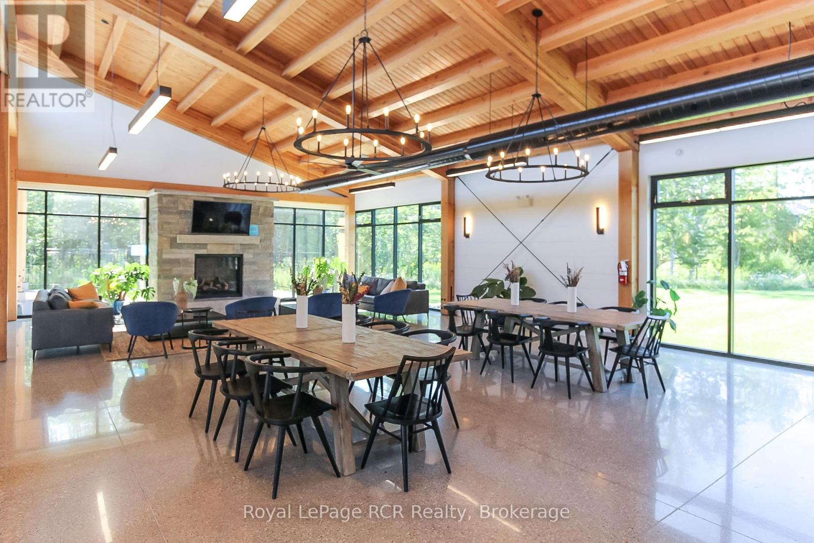 Photo 33 of 130 Courtland Street, Blue Mountains ON