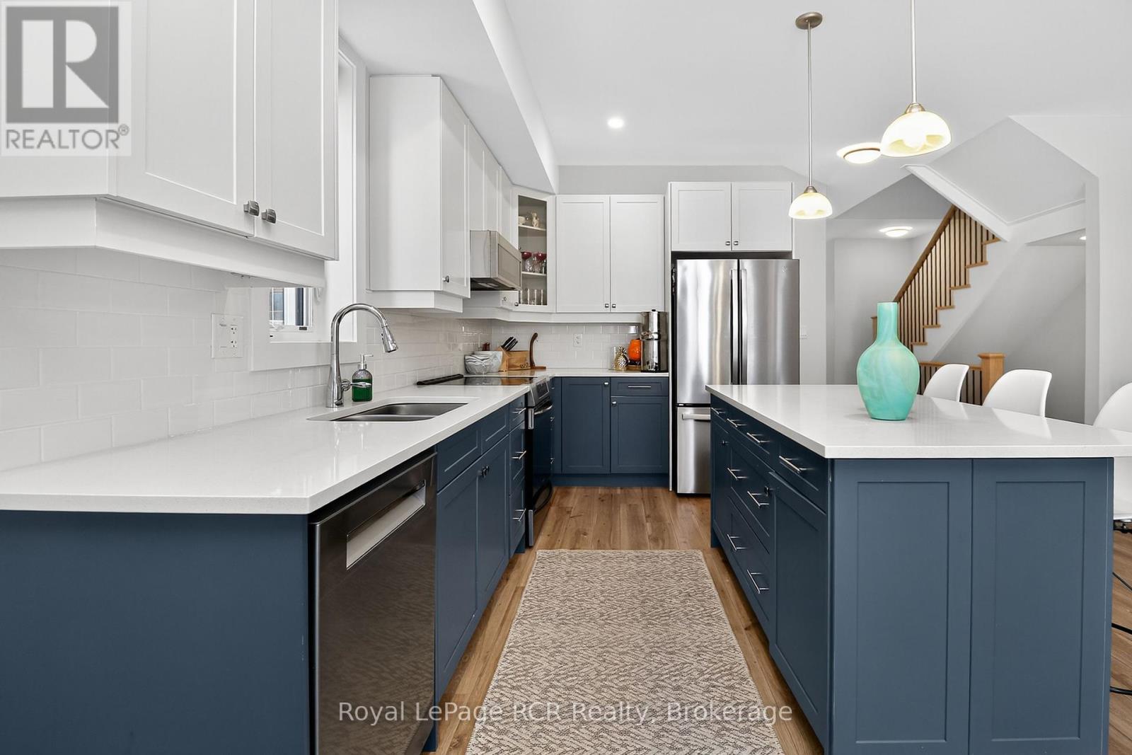 Photo 5 of 130 Courtland Street, Blue Mountains ON