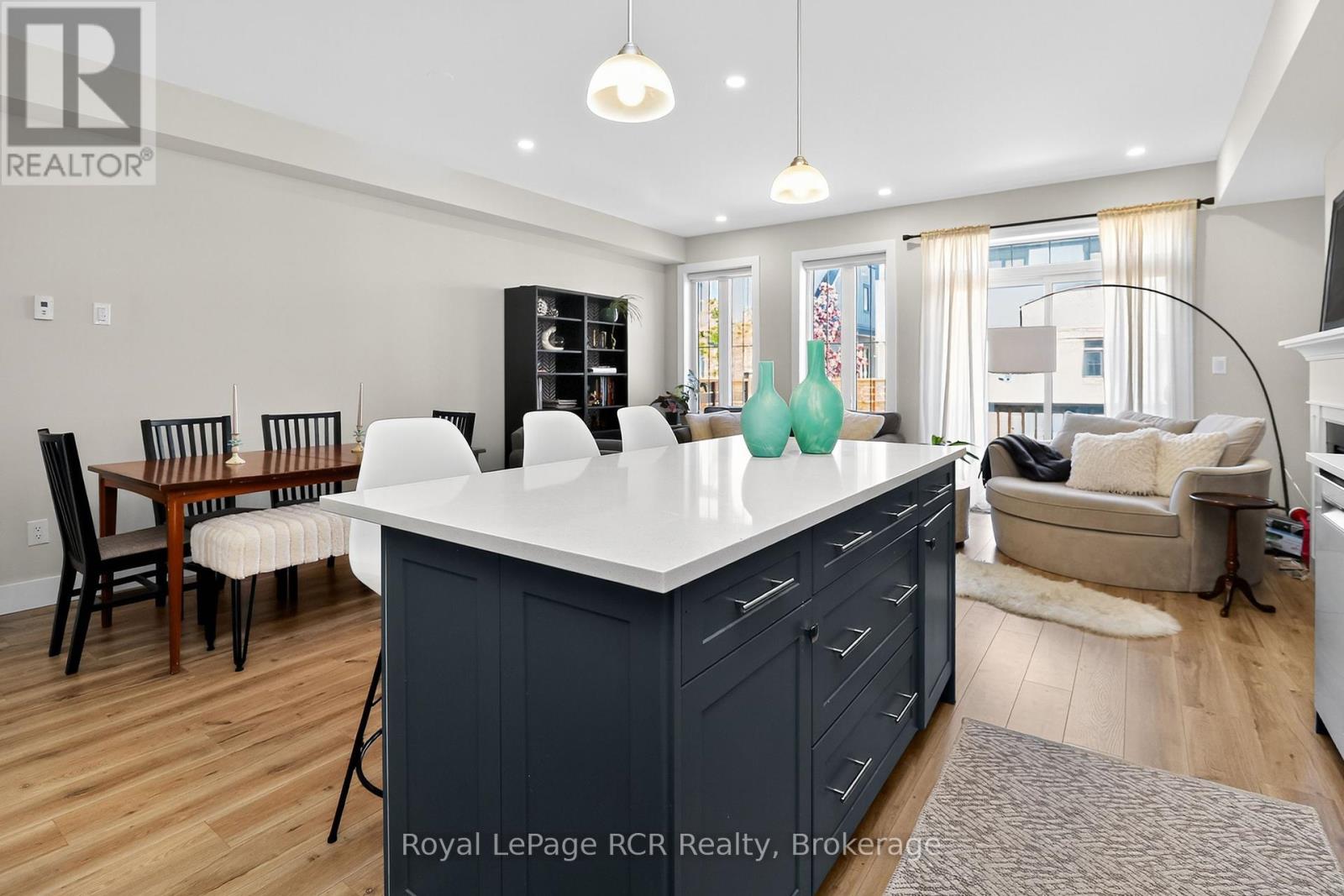 Photo 7 of 130 Courtland Street, Blue Mountains ON