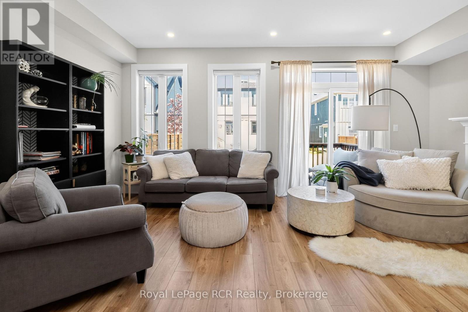 Photo 8 of 130 Courtland Street, Blue Mountains ON