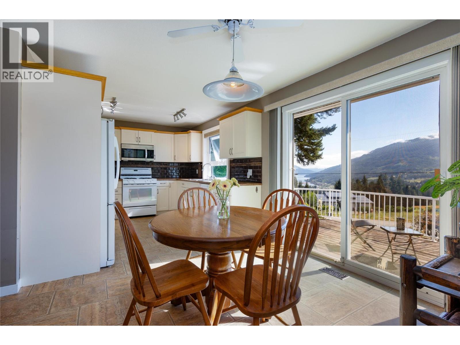 Photo 11 of 5801 35 Street Ne, Salmon Arm BC
