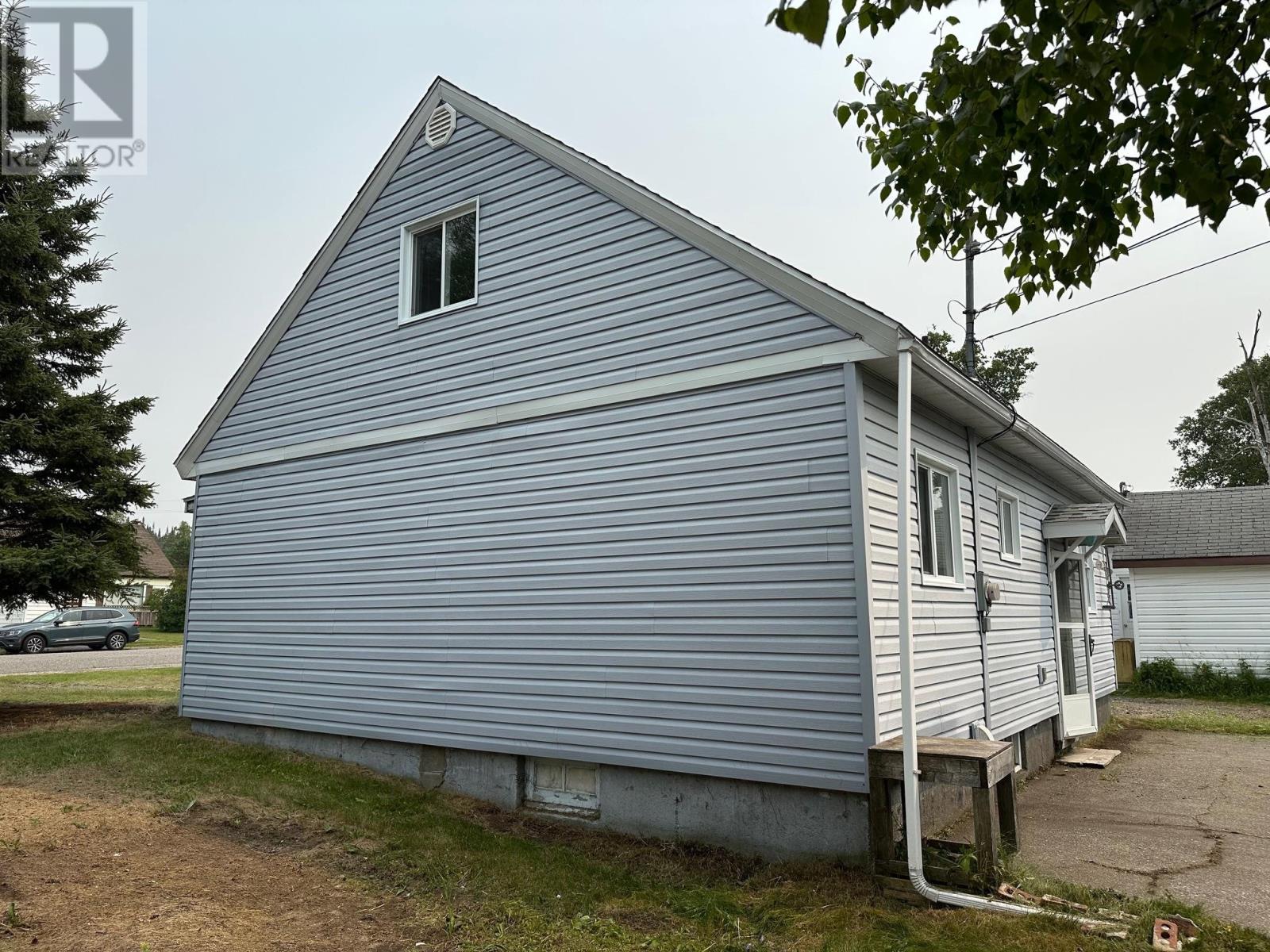 Photo 8 of 10 Elizabeth Ave, Terrace Bay ON